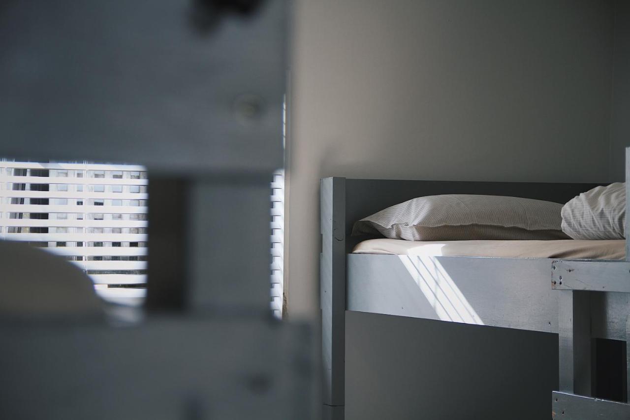 بيت شباب هوجو آند كارترز باكباكرز آند موتيل تاورانجا المظهر الخارجي الصورة A cell at the Guantánamo Bay detention camp