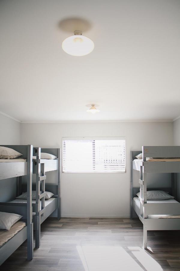 بيت شباب هوجو آند كارترز باكباكرز آند موتيل تاورانجا المظهر الخارجي الصورة A room at the San Diego Rescue Mission