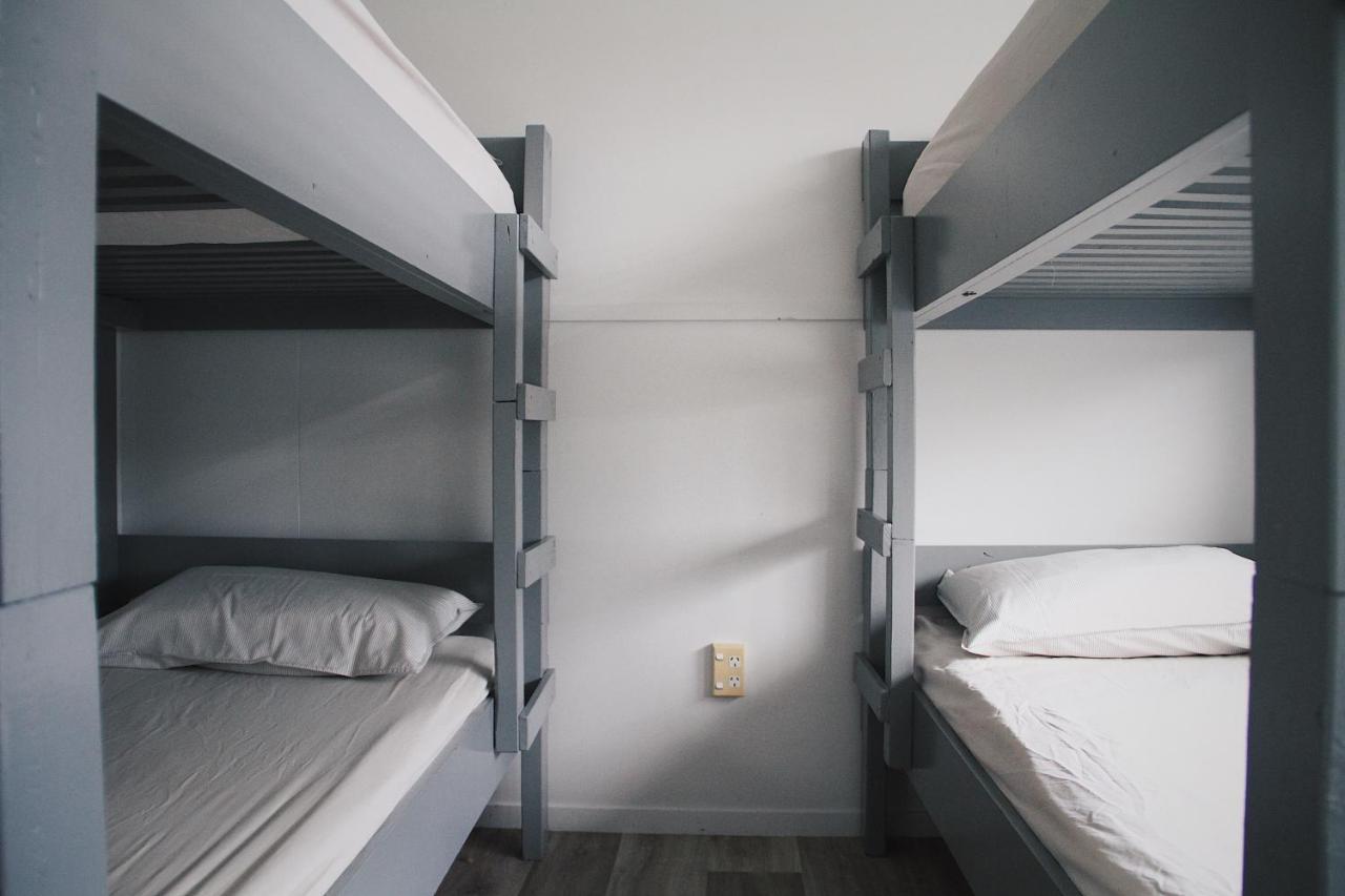 بيت شباب هوجو آند كارترز باكباكرز آند موتيل تاورانجا المظهر الخارجي الصورة A bunk bed