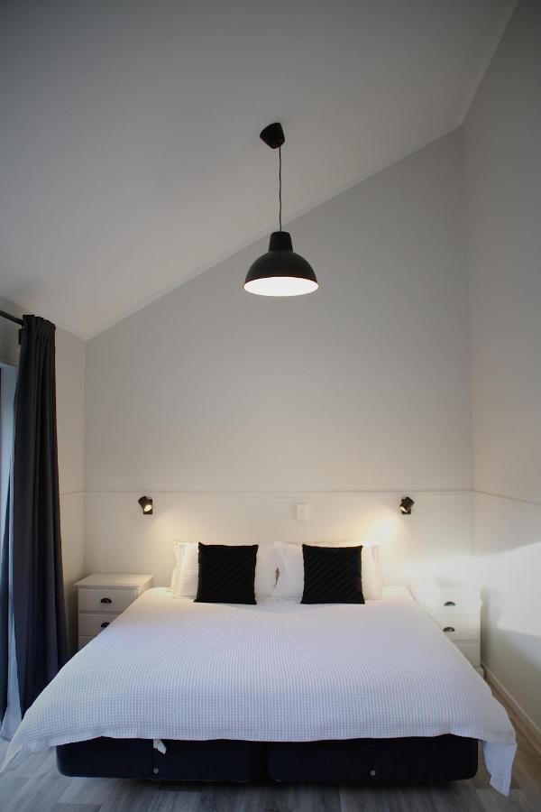 بيت شباب هوجو آند كارترز باكباكرز آند موتيل تاورانجا المظهر الخارجي الصورة A pendant light