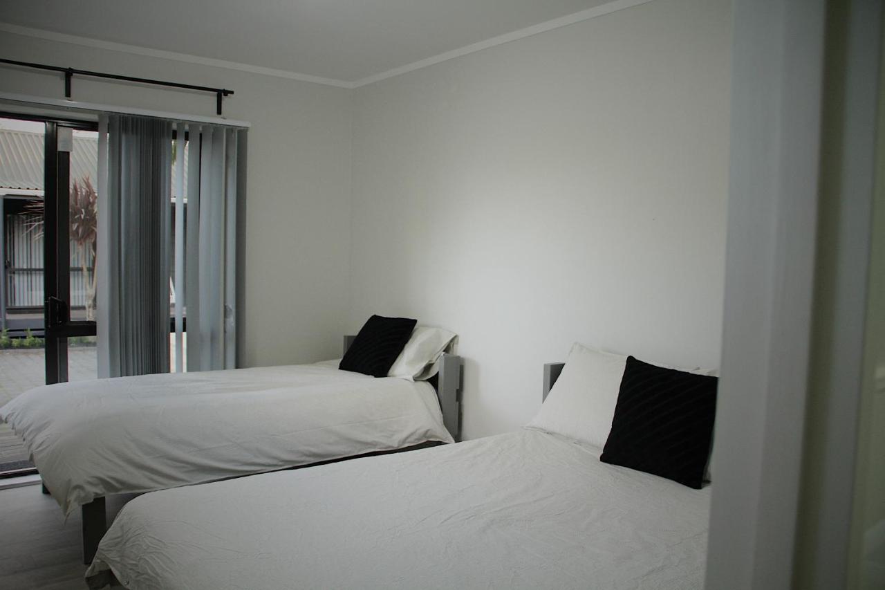 بيت شباب هوجو آند كارترز باكباكرز آند موتيل تاورانجا المظهر الخارجي الصورة A bedroom at the hotel